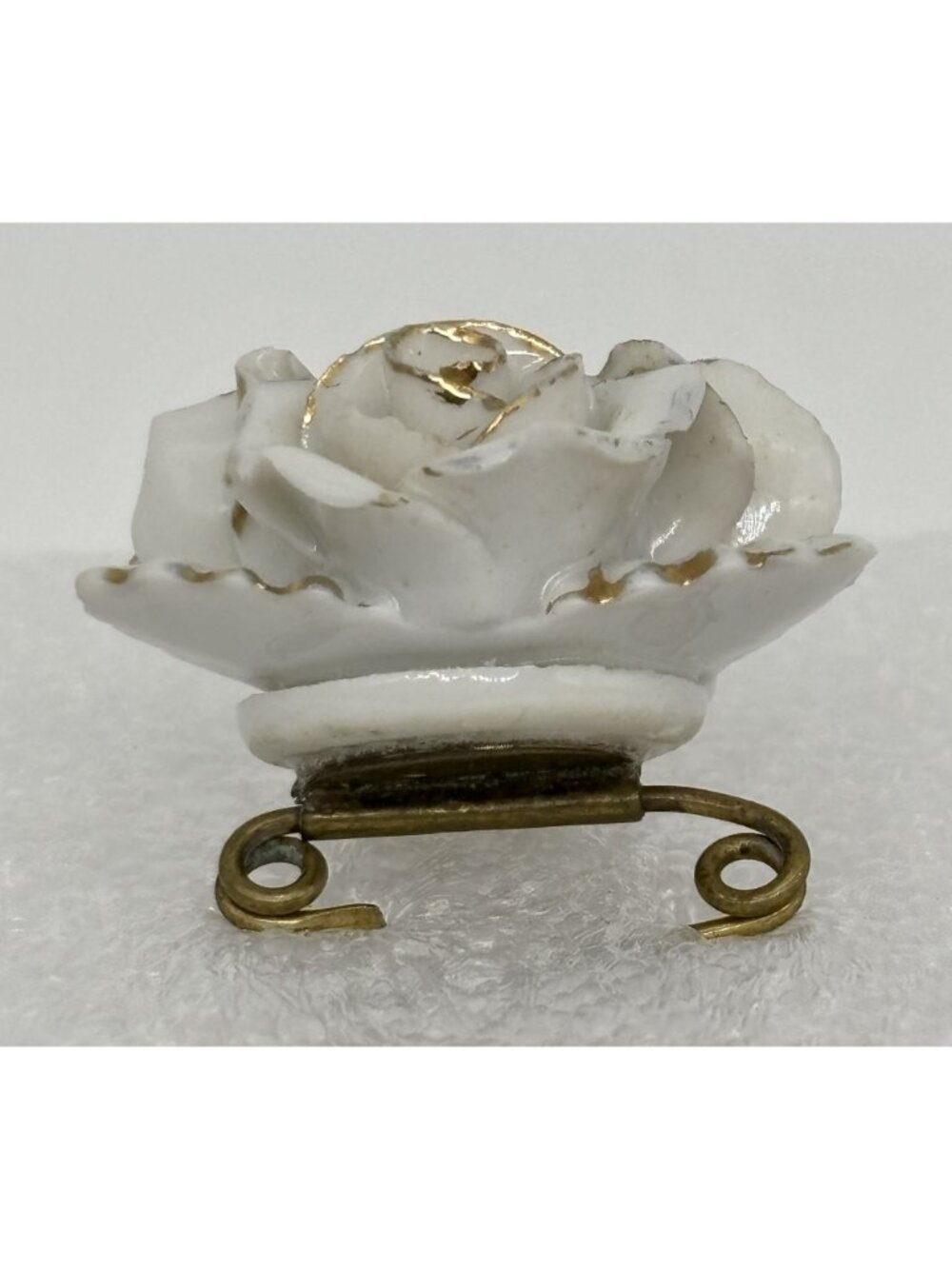 Vintage Japan Porcelain White and Gilt Edged Rose Brooch Hand Painted, Unbranded - Picture 7 of 10